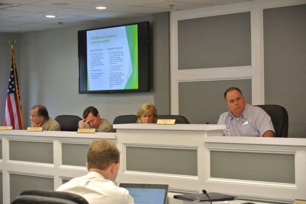 Mayor Davis and Council listened to the summary of a new Tree Ordinance draft during a Special Called Work Session. Photo provided by the Brookhaven Post, CCA member. 