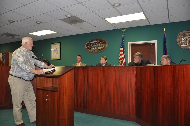 Resident Ted Penrod speaks to Avondale Estates City Commissioners during a special called meeting on Jan. 5. Photo by Dan Whisenhunt
