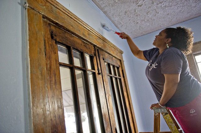 Tiffany White puts a fresh coat of paint on Annie Harper's dining room walls during the Decatur Martin Luther King Jr. Service Project weekend on Sunday, January 18, 2015.  Photo by Jonathan Phillips 