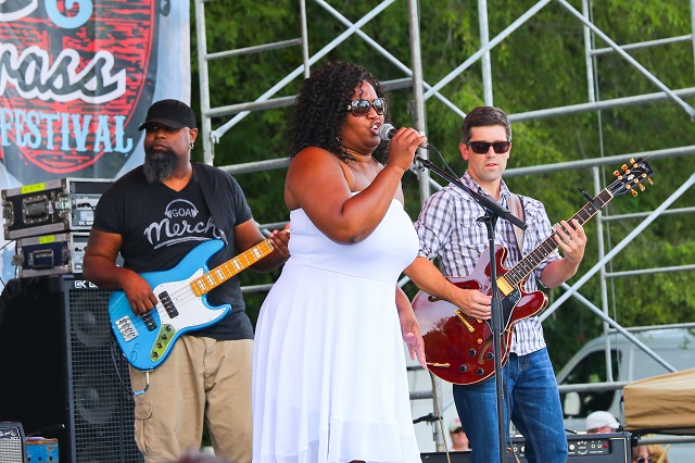 Taneka Clemons on vocals for Lockdown Blues Band. Photo by Travis Hudgons/Decaturish.com