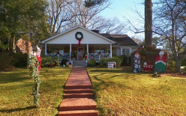 88 Lakeshore Drive won the Avondale Estates Christmas and holiday spirit award for "children's appeal." Photo from Avondale Estates