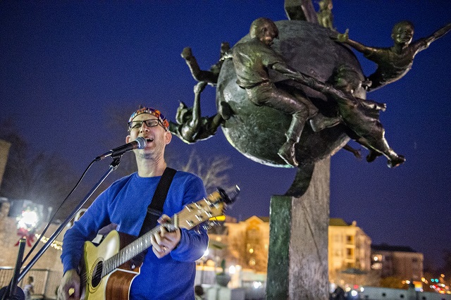 Michael Levine sings to the crowd during the Chanukah celebration in Decatur Square on Thursday. Photo: Jonathan Phillips